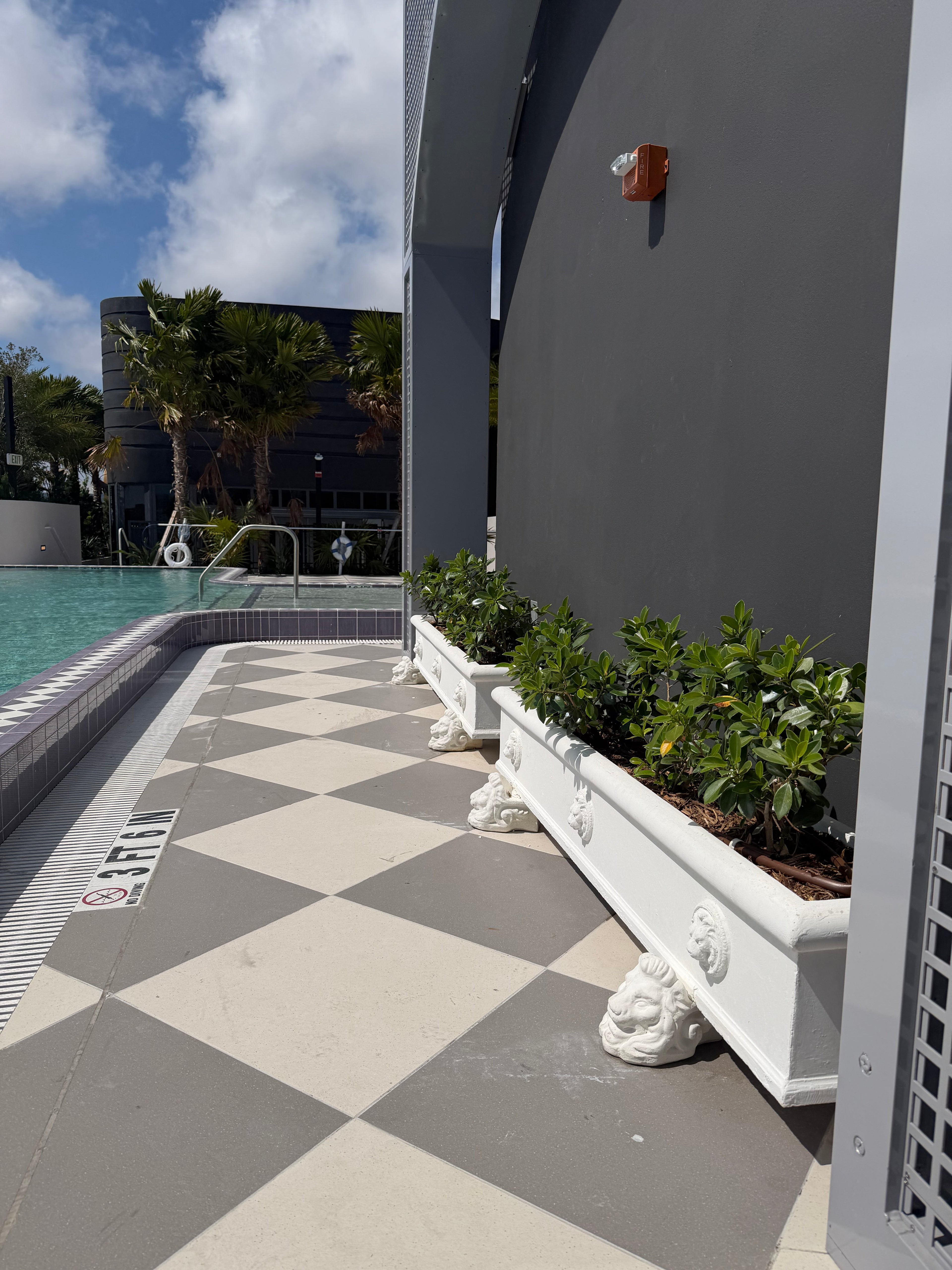 Square & Rectangular Planters
