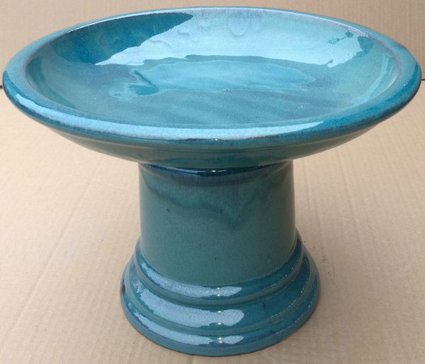 CLARA_BIRDBATH - Cast Stone International 
