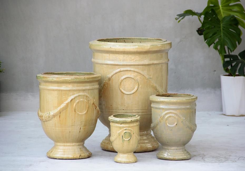 FIORE_CERAMIC_PLANTER - Cast Stone International 