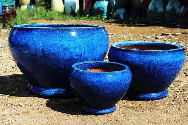 LOW_CERAMIC_PLANTERS_20eeb9a2-e98a-4219-8e40-d90103d7a3b8 - Cast Stone International 