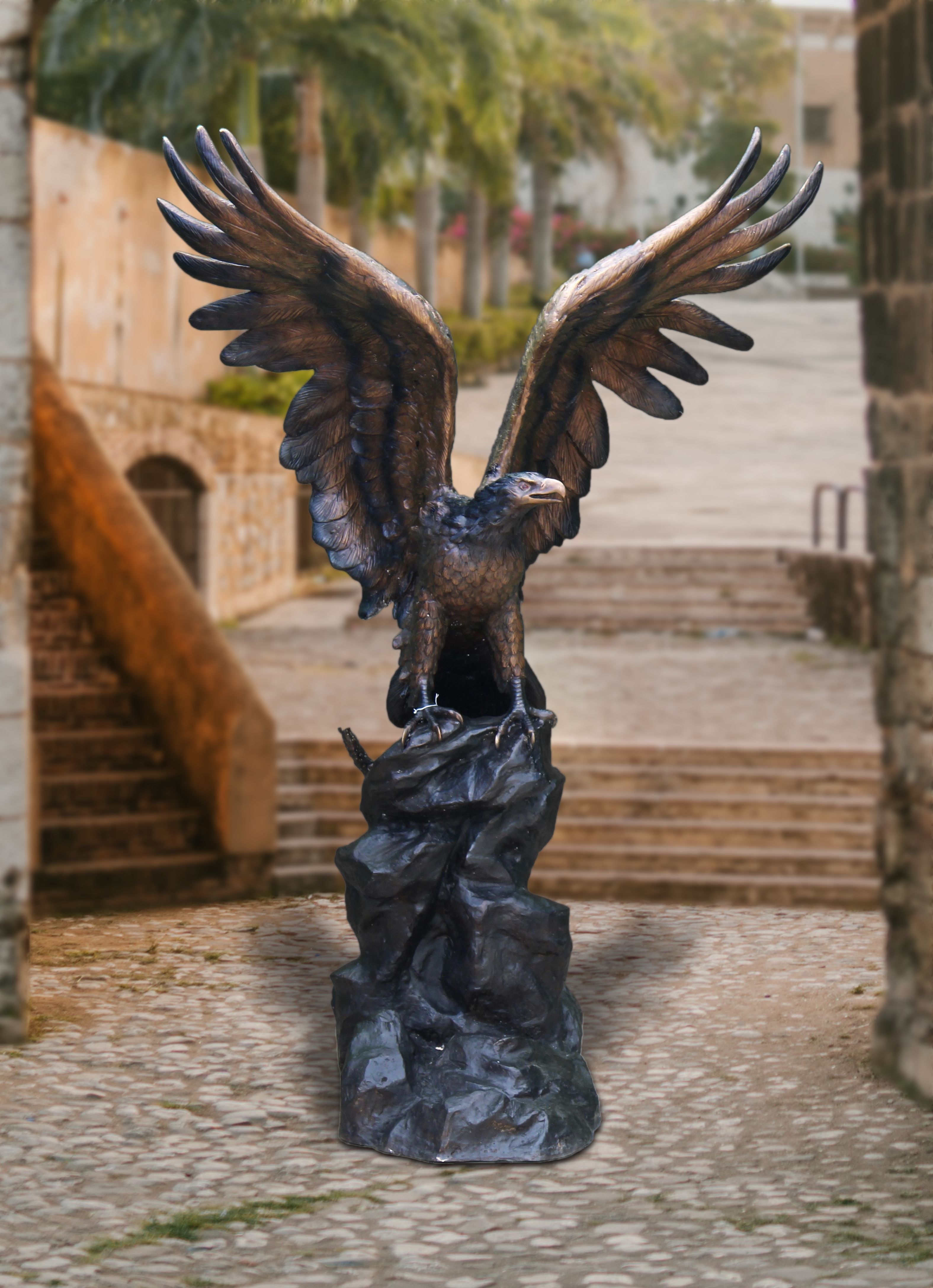 OPULENT_EAGLE_GAZING_LEFT - Cast Stone International 