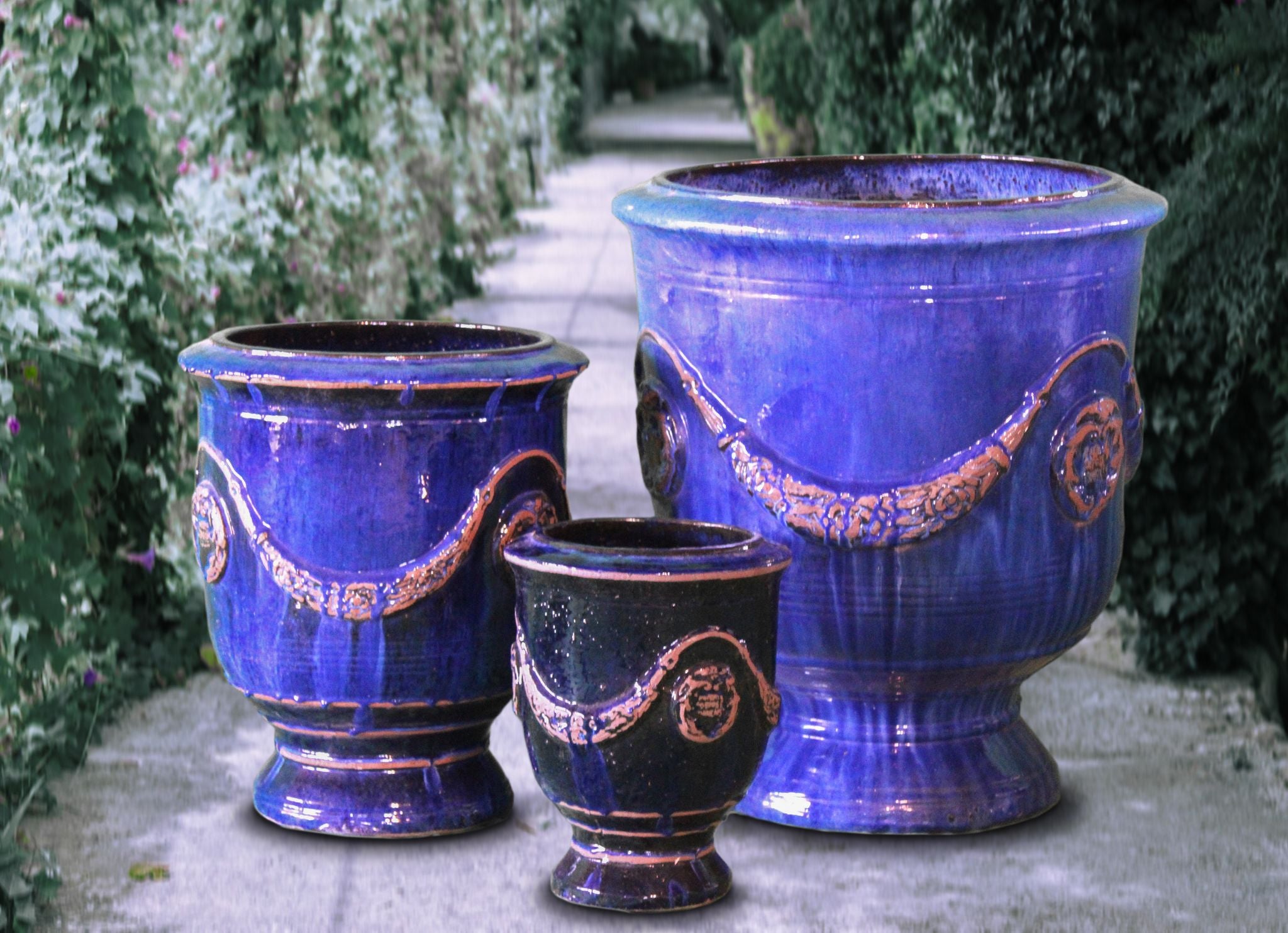 SET_OF_3_VERSAILLES_URNS - Cast Stone International 