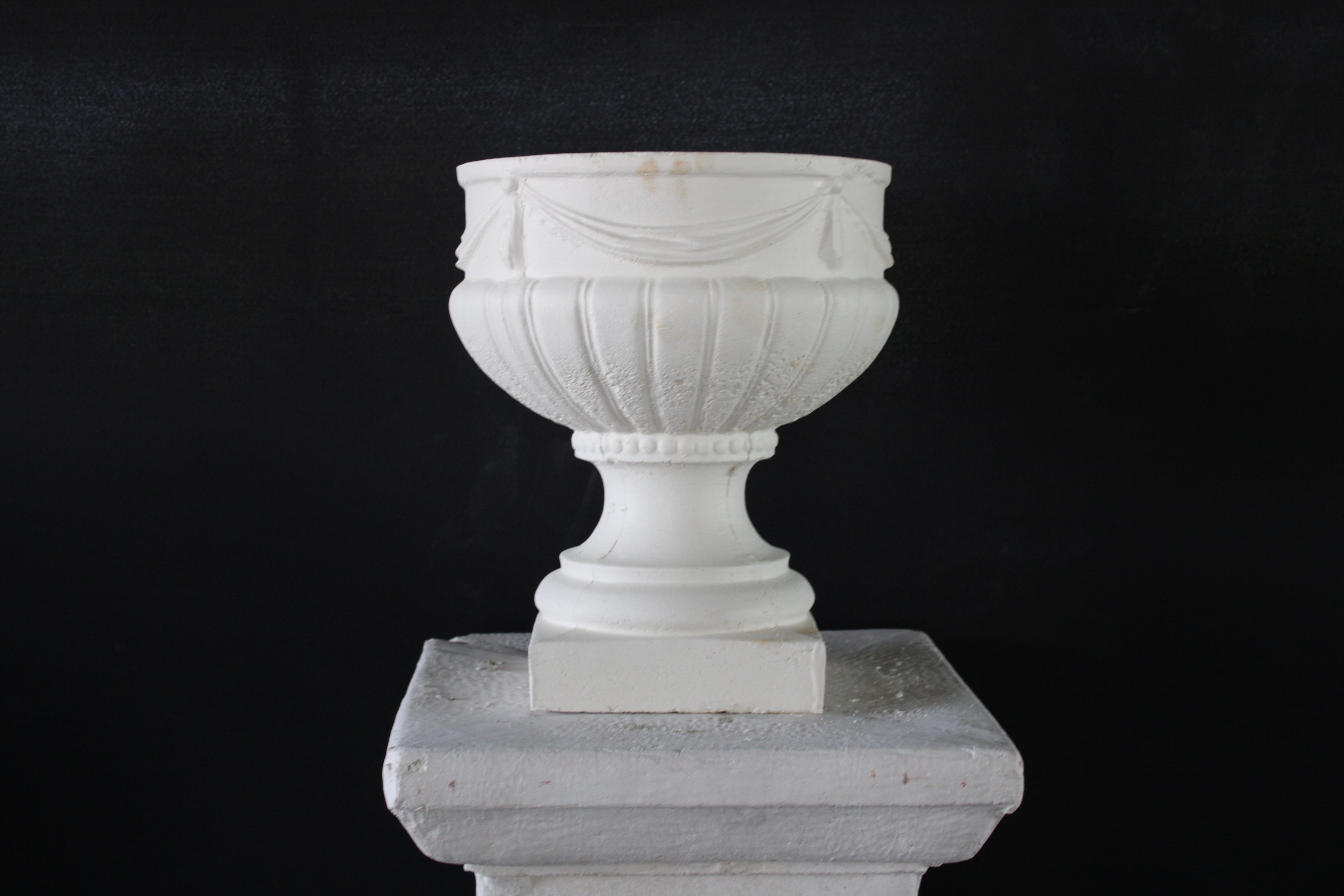 VINCENTS_ROYAL_URN - Cast Stone International 